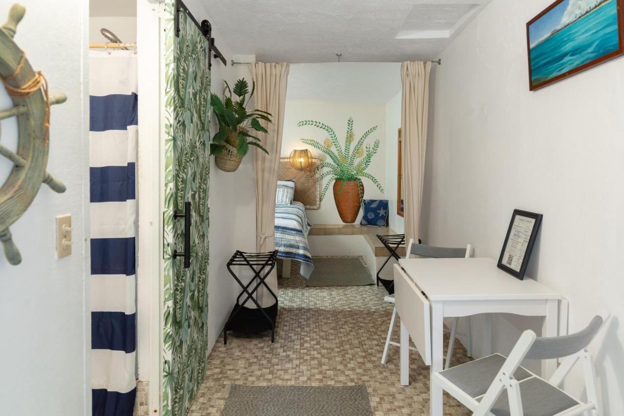 Trade Winds Restaurant & Guest House - 5