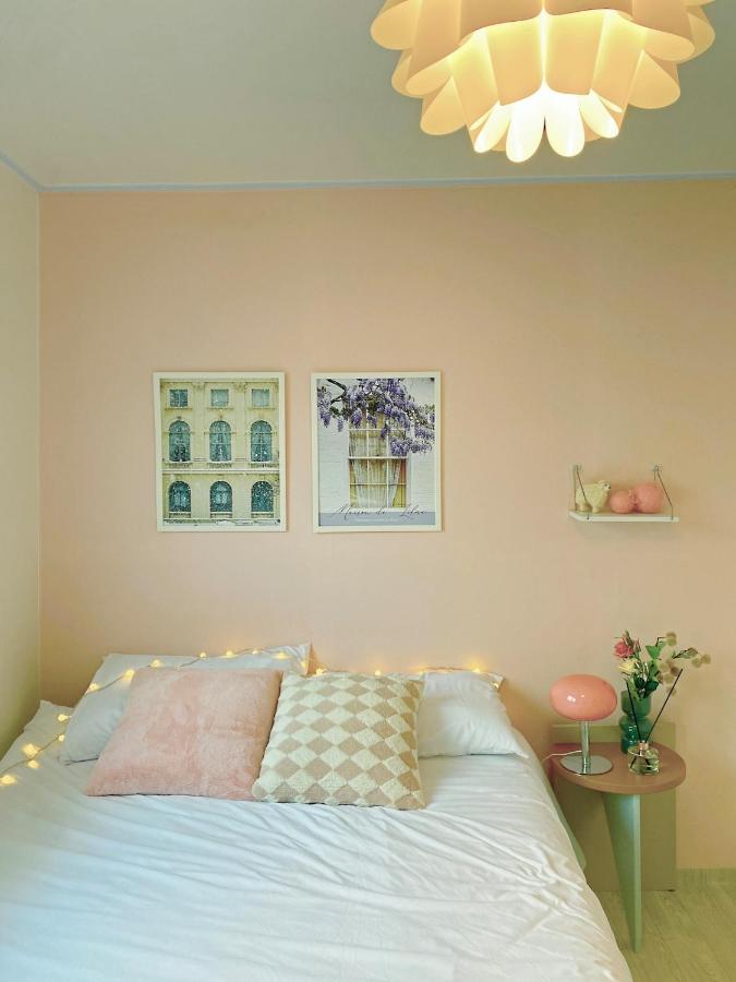 macaron stay Up to 6 People Mangwon Market Hongdae Hanriver Concert 2R3B 2F KPOP - 2