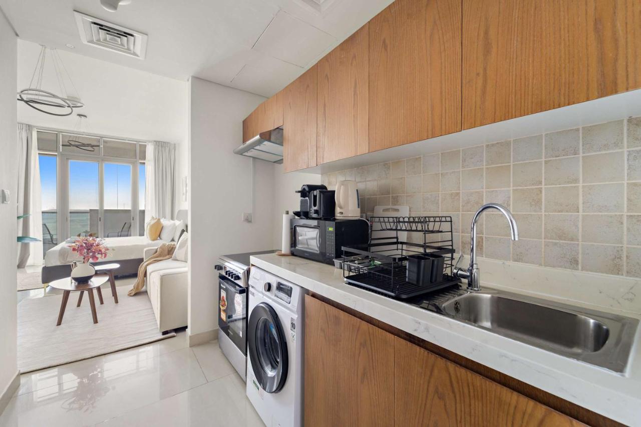 Silkhaus Vacation Homes Holiday Studio Stay in Julphar Tower - 2