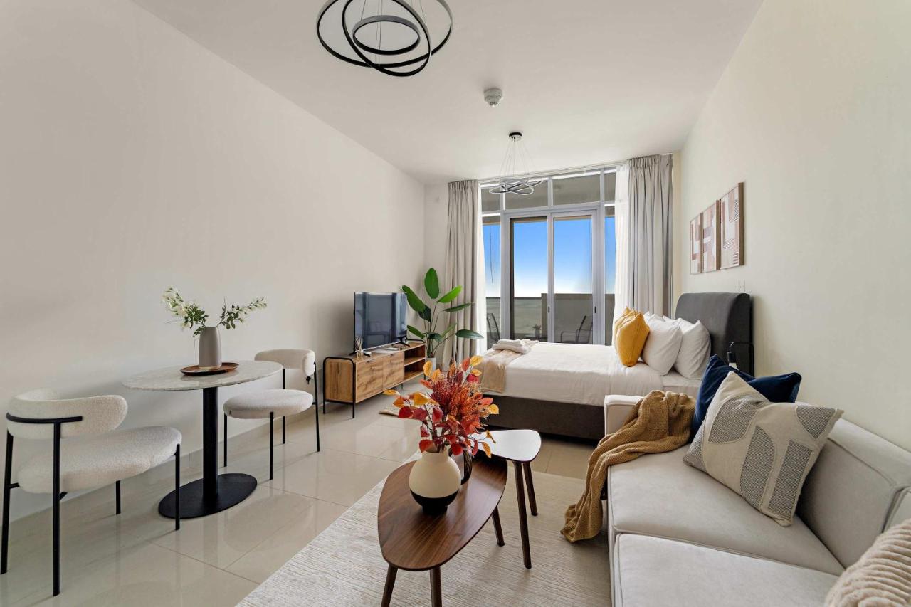 Silkhaus Vacation Homes Holiday Studio Stay in Julphar Tower - 3