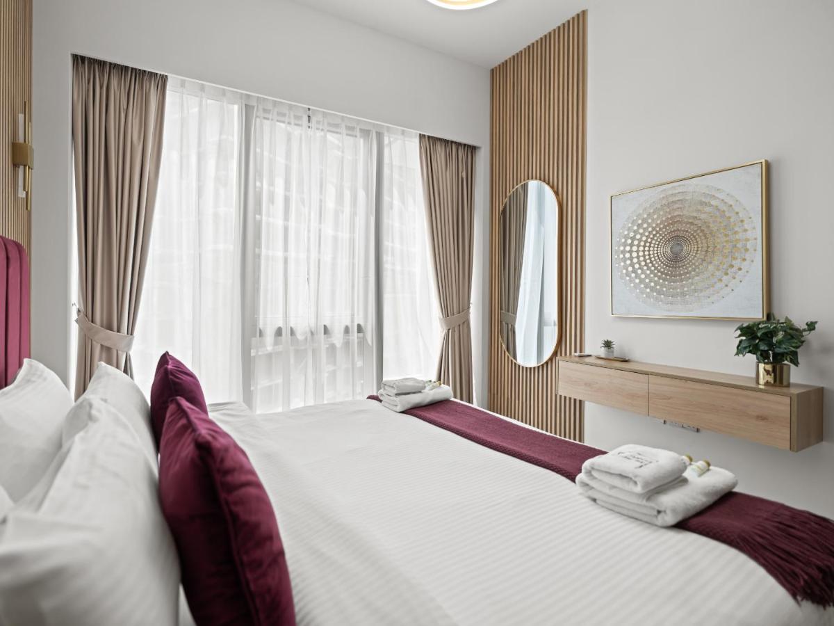 Grande Essence Elegant 1BR Sleeps 4 in Downtown - 2