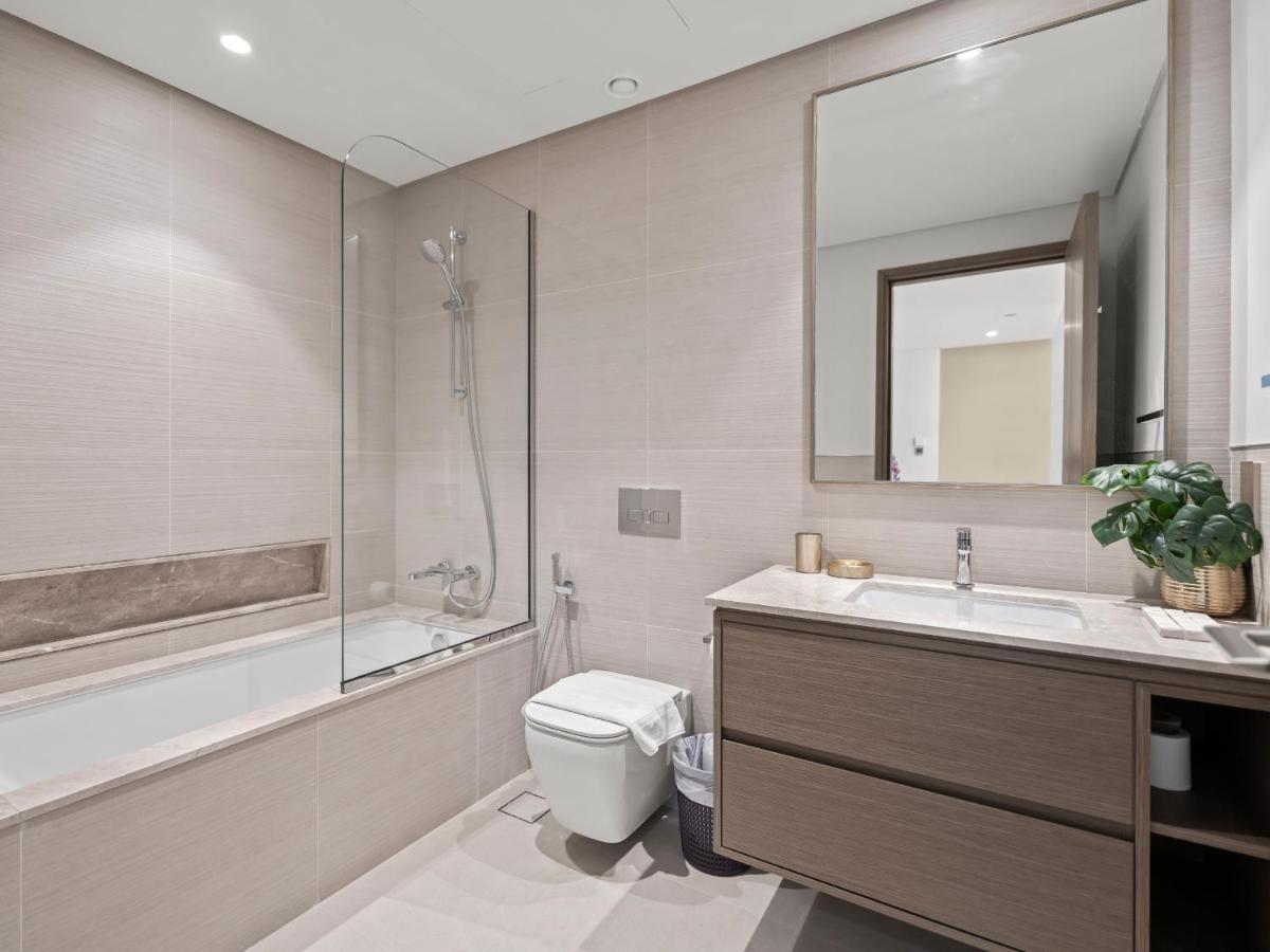 Grande Essence Elegant 1BR Sleeps 4 in Downtown - 3