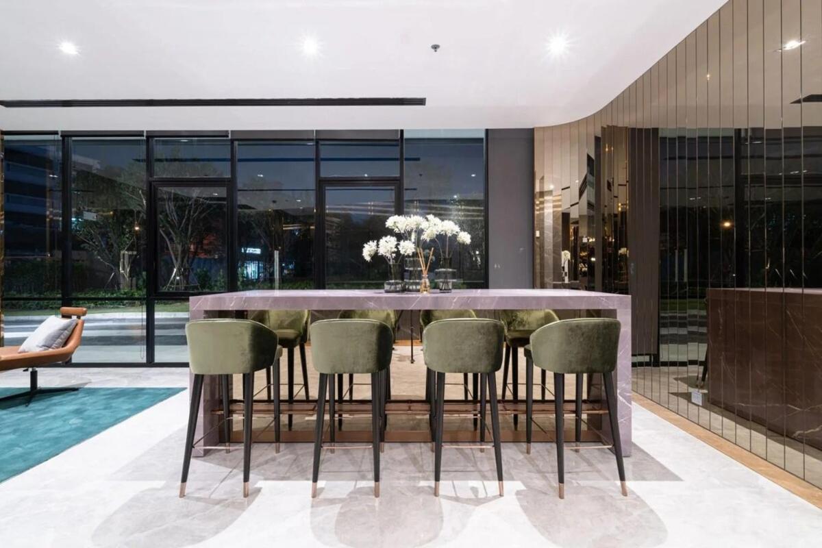 Bright Duplex Panoramic Views Rooftop Pool & Gym - 4