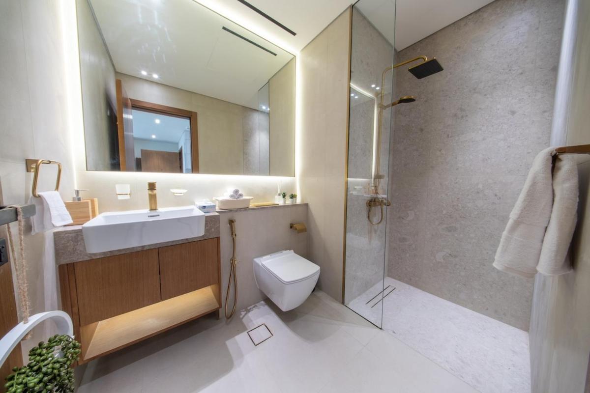 Sleeps 4 I Circle Mall I Epic Pool - 3