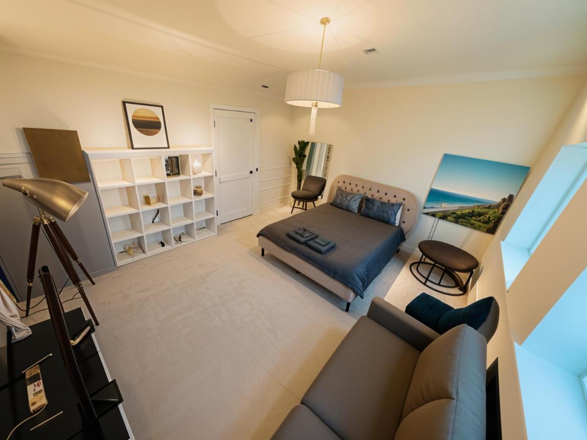 Spacious 4-bed townhouse with parking - 5