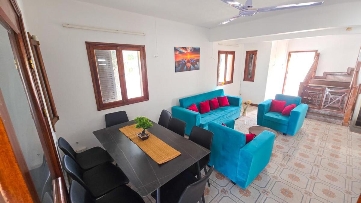 Spacious Seafront Villa - seaview & beach access - 4