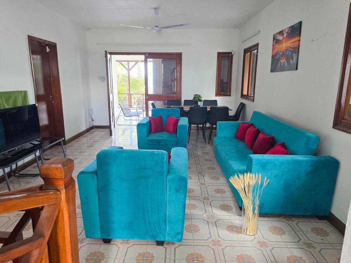 Spacious Seafront Villa - seaview & beach access - 5