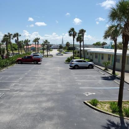 Raintree Motel & Apartments — photo 21