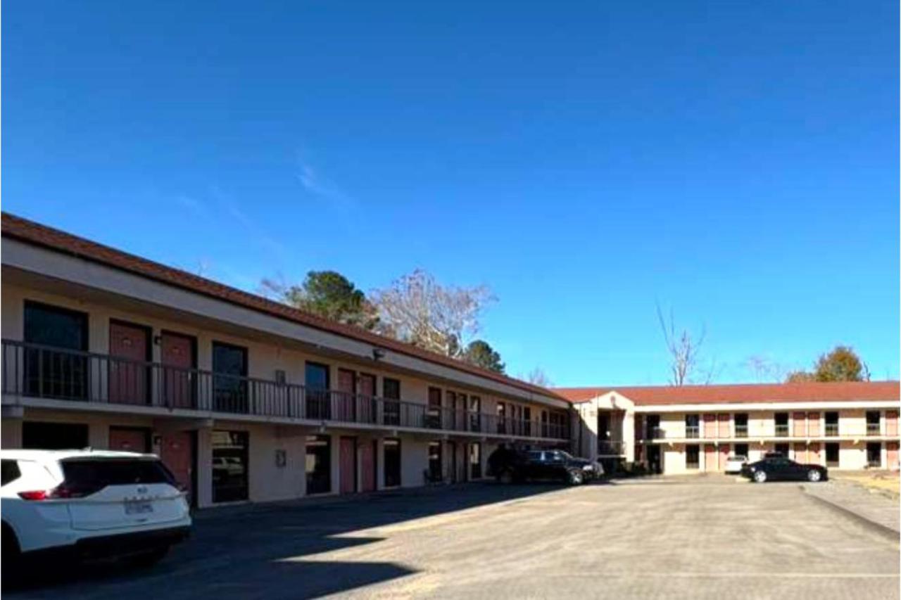 Economy Inn — photo 13