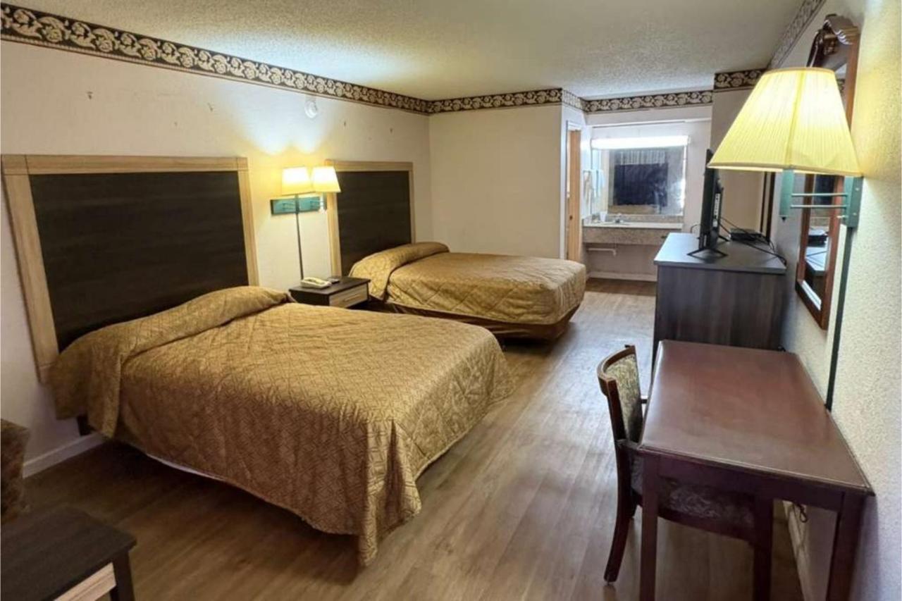 Economy Inn — photo 17