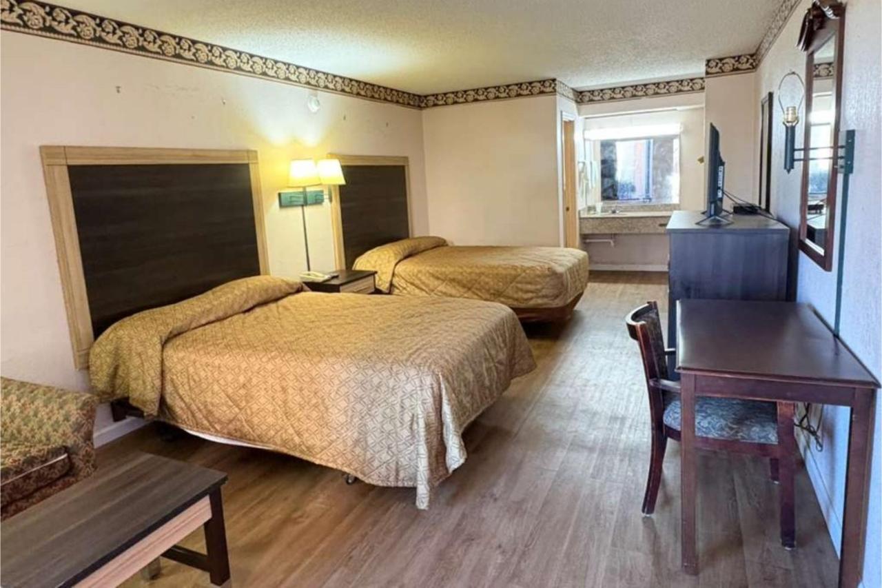 Economy Inn — photo 20
