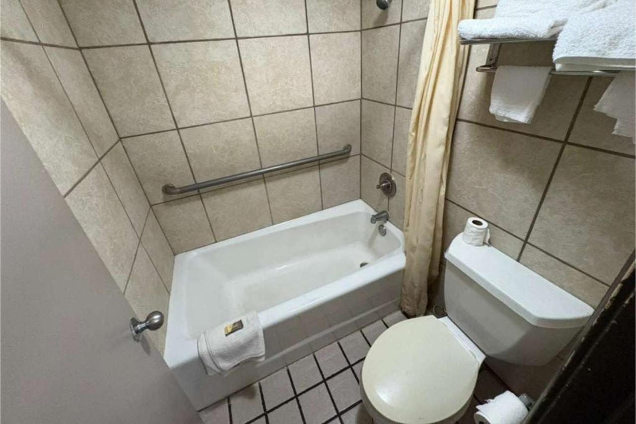 Economy Inn — photo 24