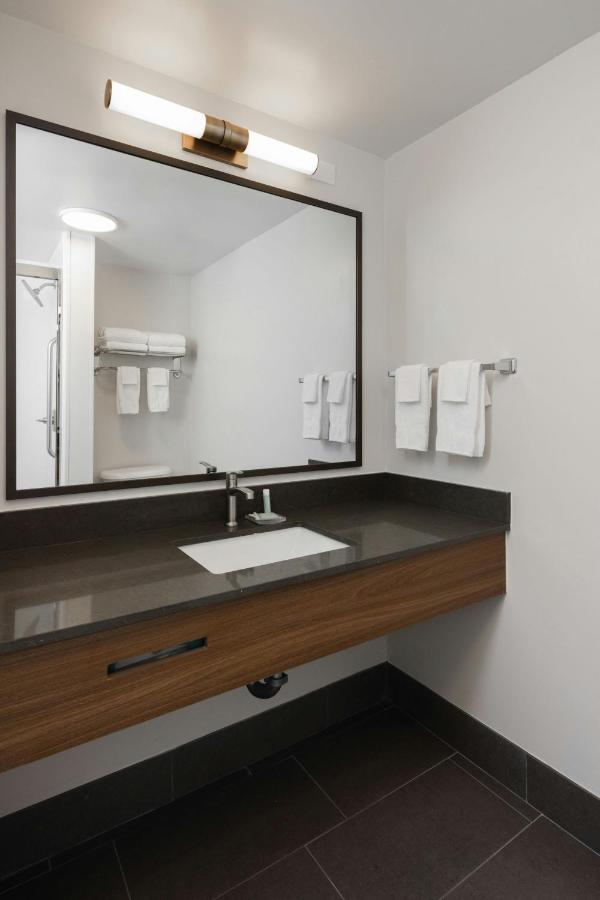 Norton Shores Inn — photo 11