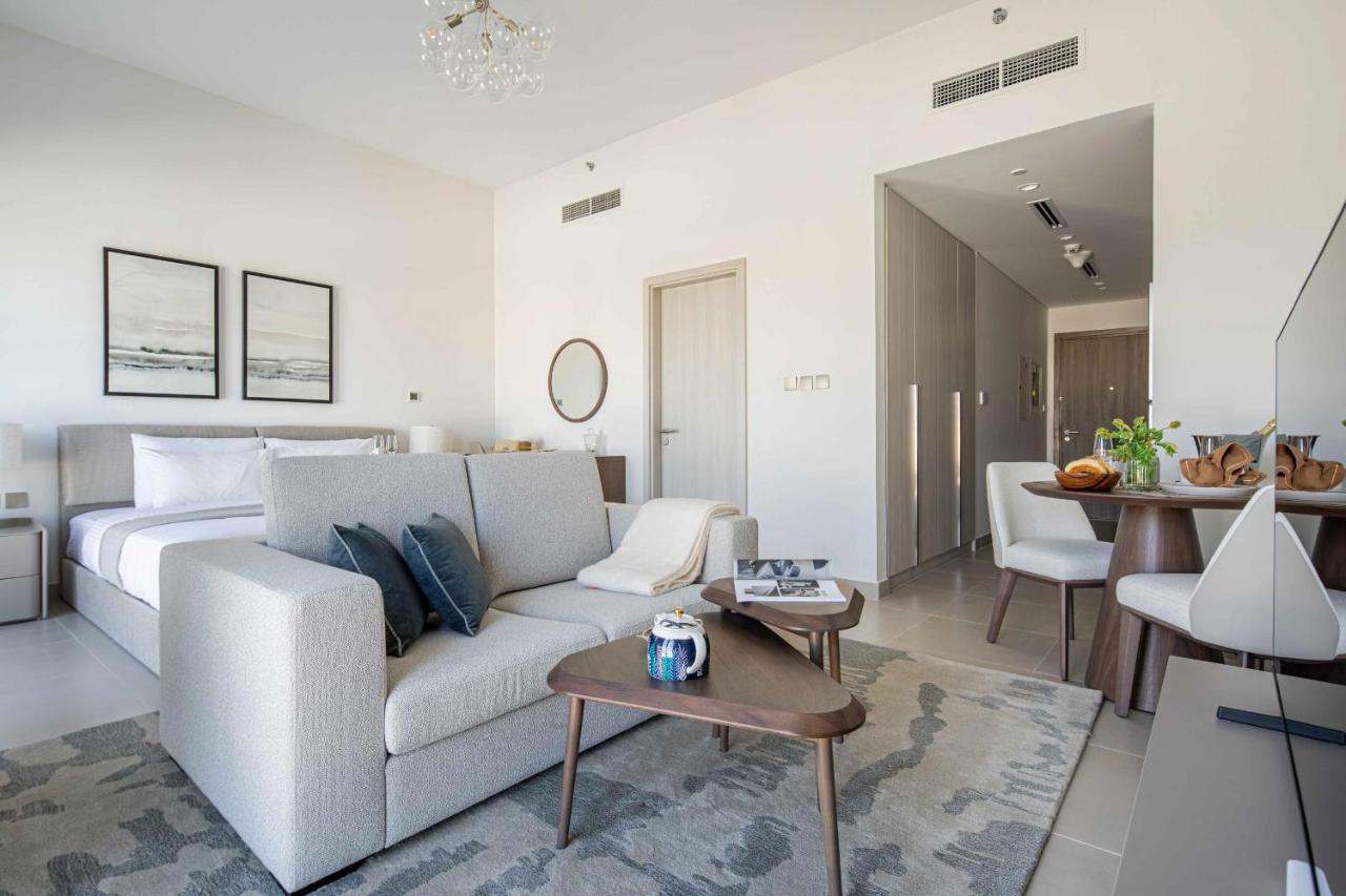 AUH499 - 217 Yas Golf - 2