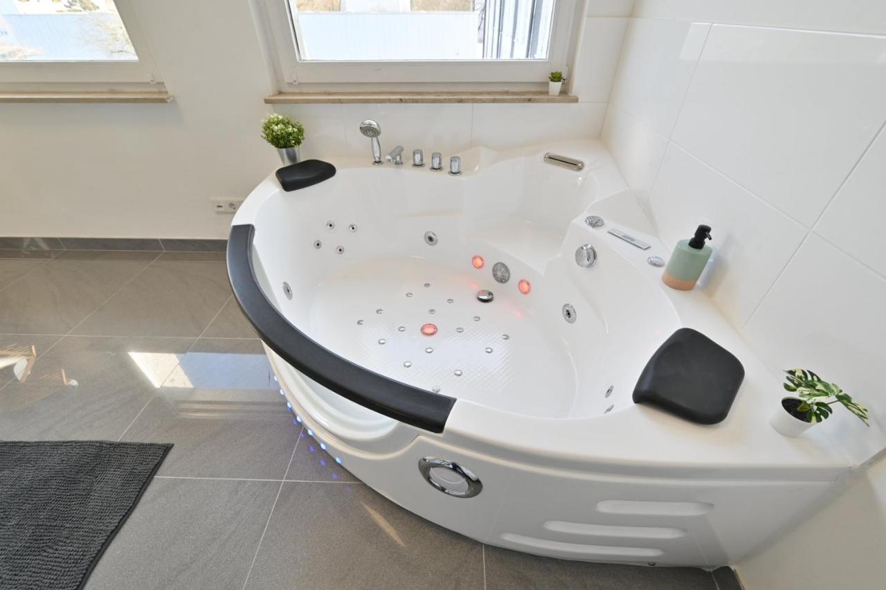 Yello Homes - Souterrain - Whirlpool - LuxuryStyle