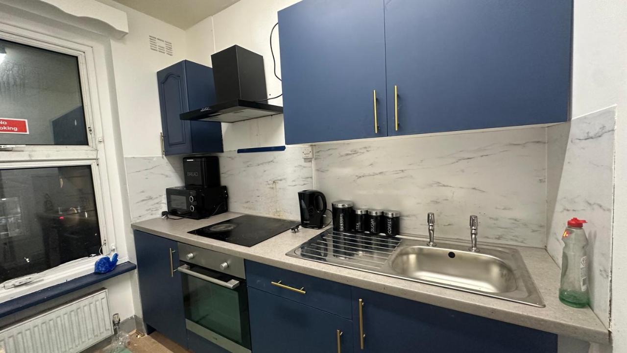 cosy double bedroom seconds near Eurostar - 2