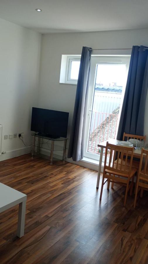 City Sparrow - Upper Pad Nest - 4