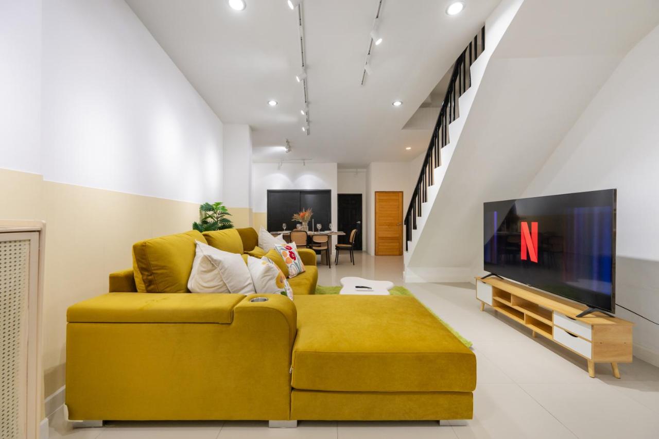 MIQ Ekkamai1 - 5BR house 65 inch TV - 4