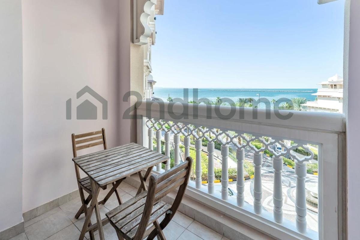 Beachfront Escape Sea-View Balcony Palm Jumeirah - 2