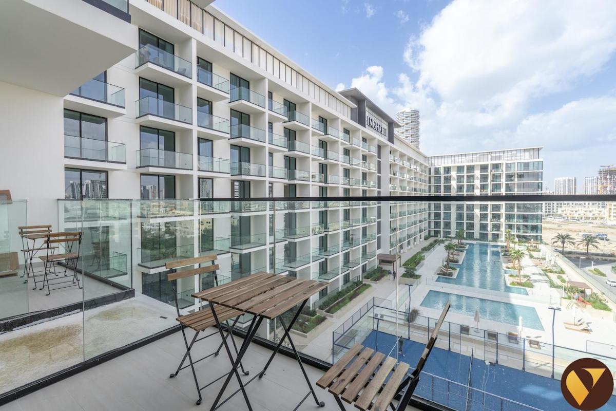 Vogue Vacation Homes, JVC Binghatti Phoenix near Circle Mall, One Bedroom Apartment with Balcony and Access to all Amenities - 3