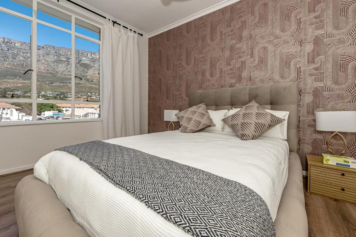 Table Mountain Views - Stylish Gardens Apartment - 2