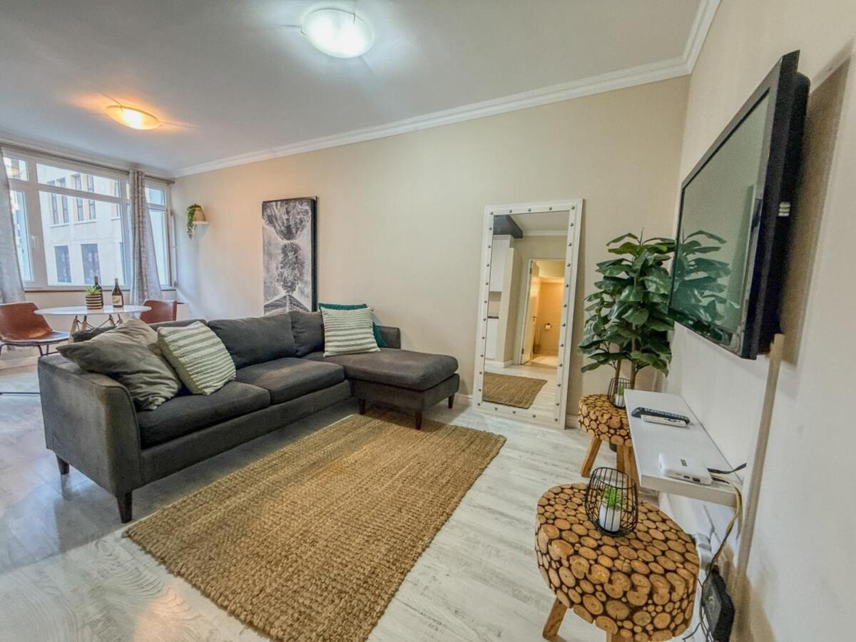 Charming Apartment in the Heart of Cape Town - 5