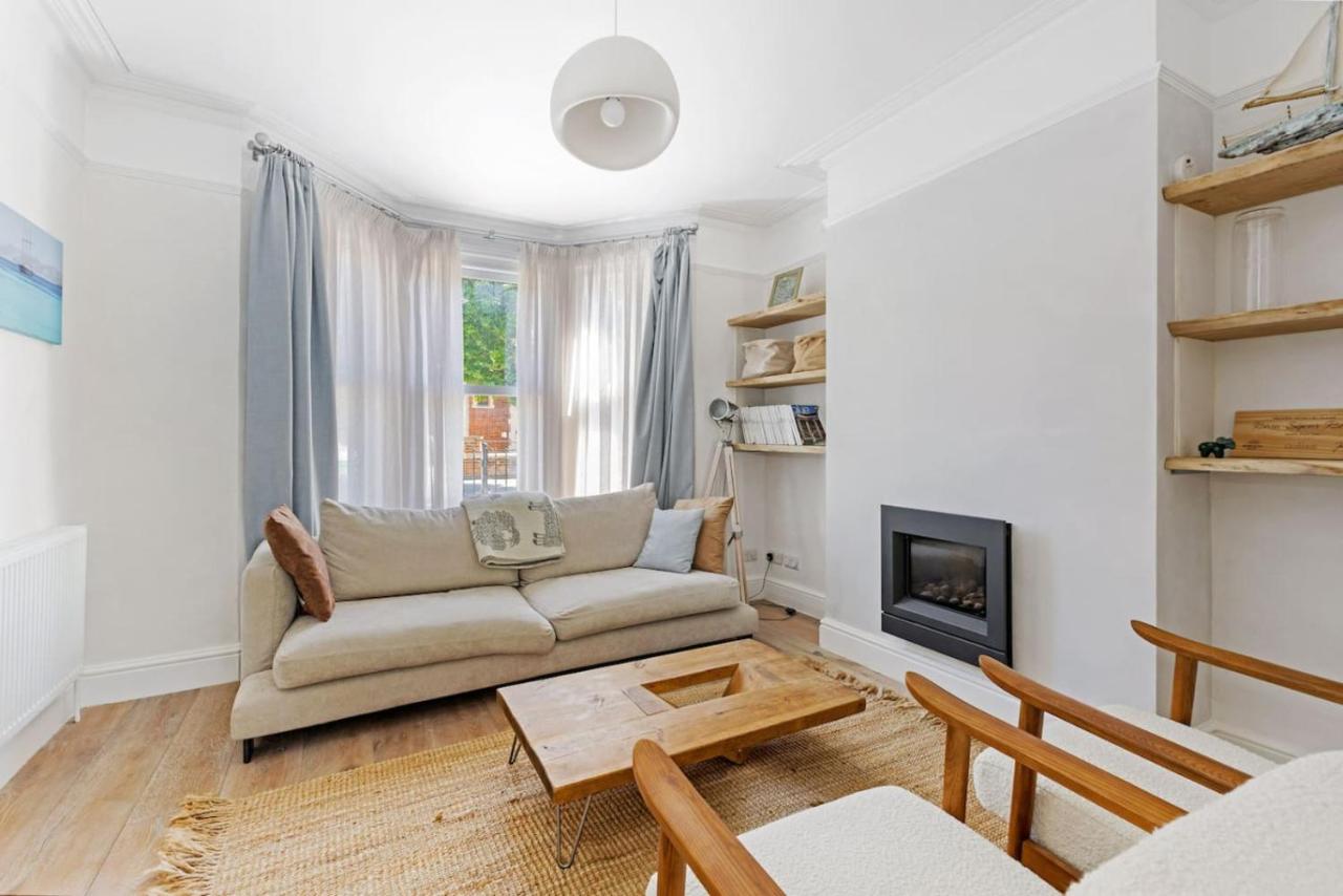 Stunning 2Bed Central Home - 5