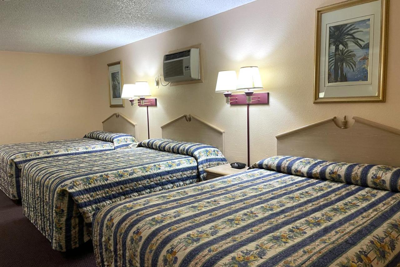 Raymond Motor Inn — photo 11