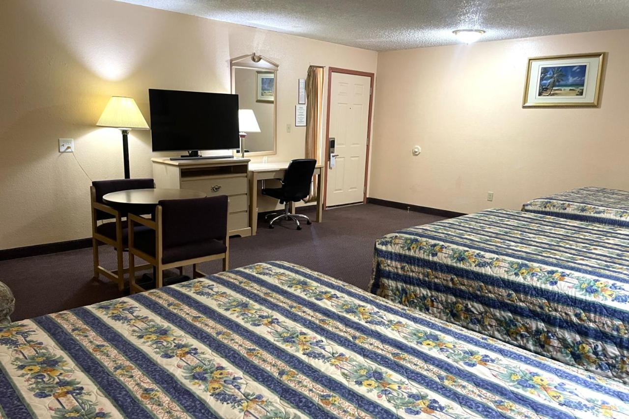 Raymond Motor Inn — photo 10