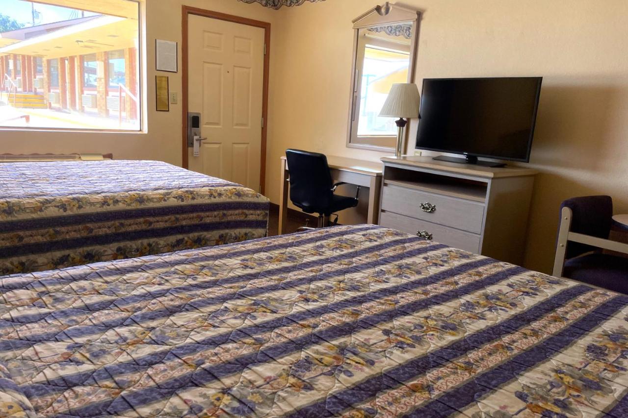 Raymond Motor Inn — photo 15