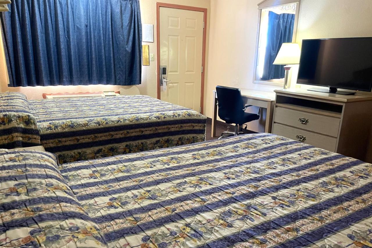 Raymond Motor Inn — photo 12