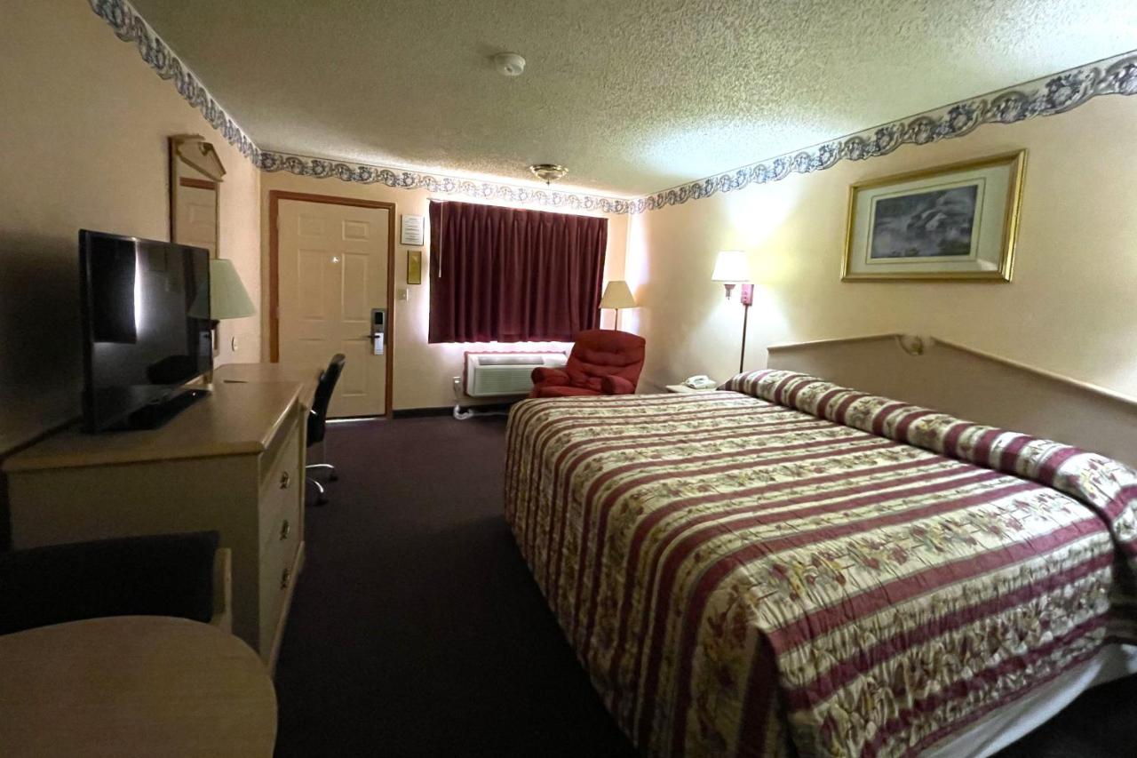 Raymond Motor Inn — photo 5