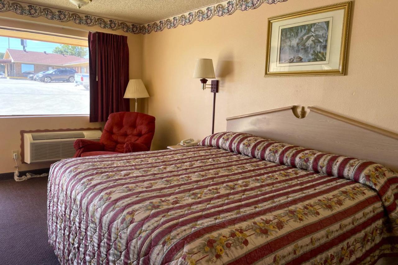 Raymond Motor Inn — photo 2