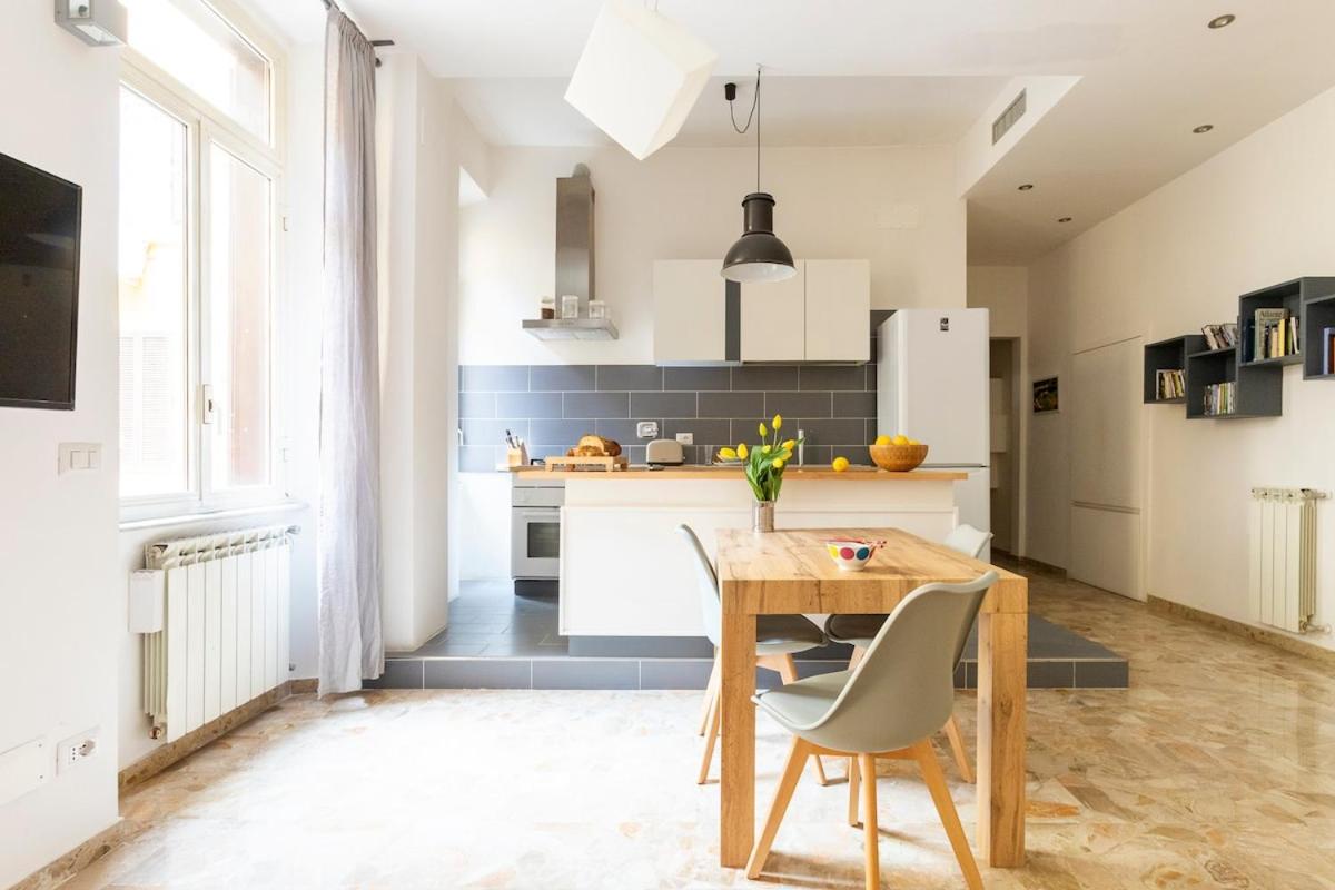 Silence next to the colosseum - Jacopo Quaranta