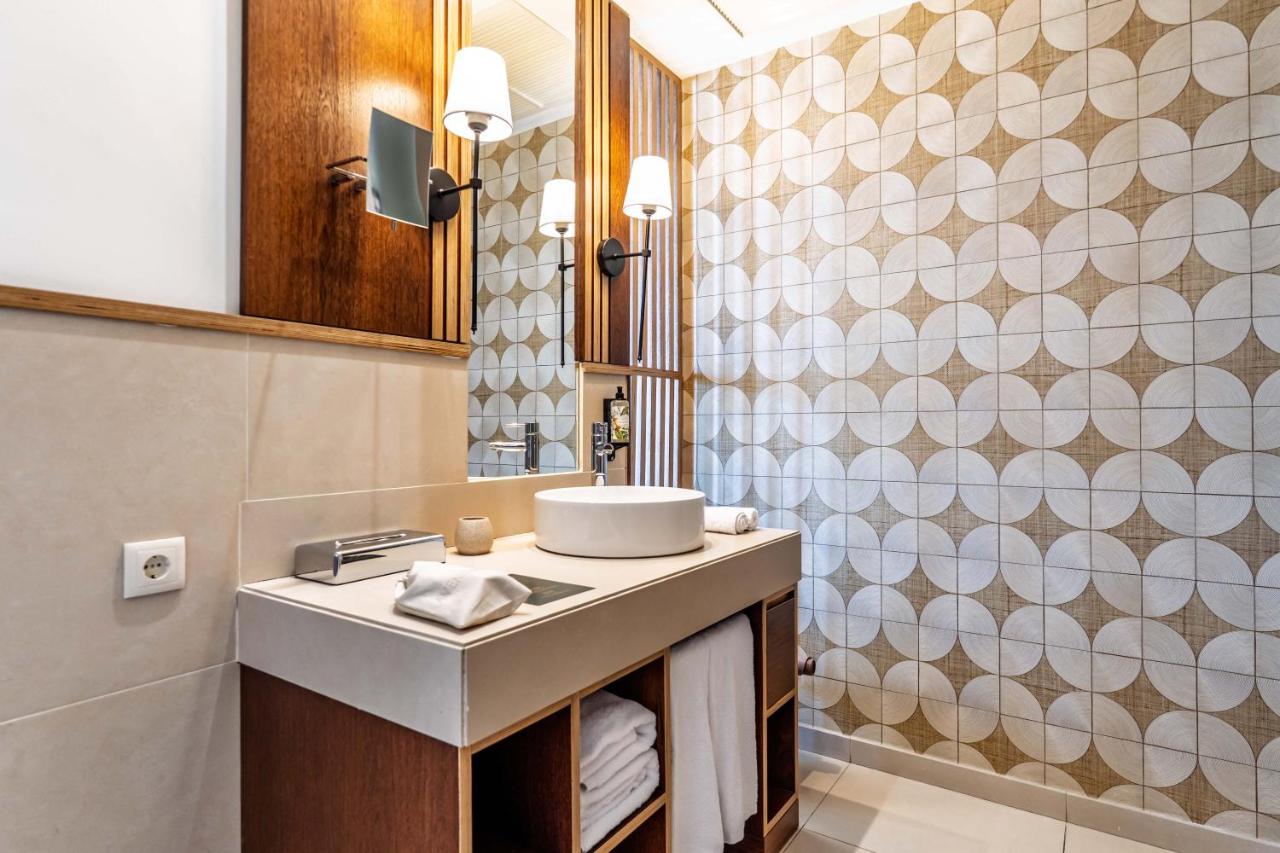 Wine & Books by the Sea, Algarve Resort - 3