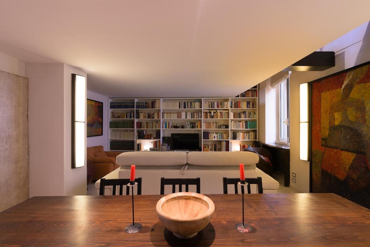 Trastevere Art and Books Luxury Apartment