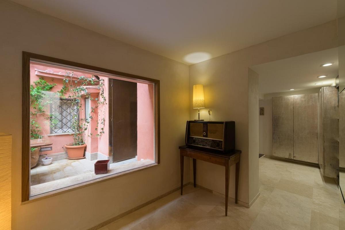 Trastevere Art and Books Luxury Apartment - 3