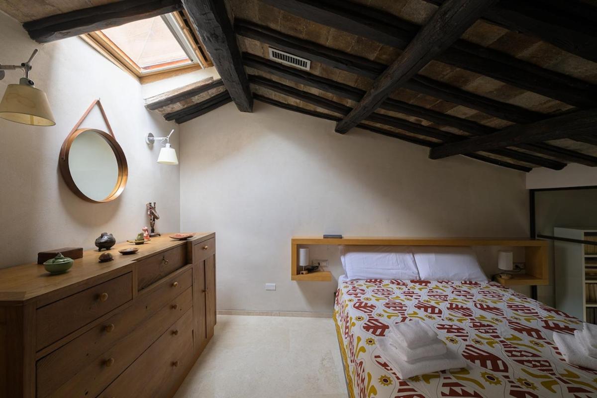 Trastevere Art and Books Luxury Apartment - 2
