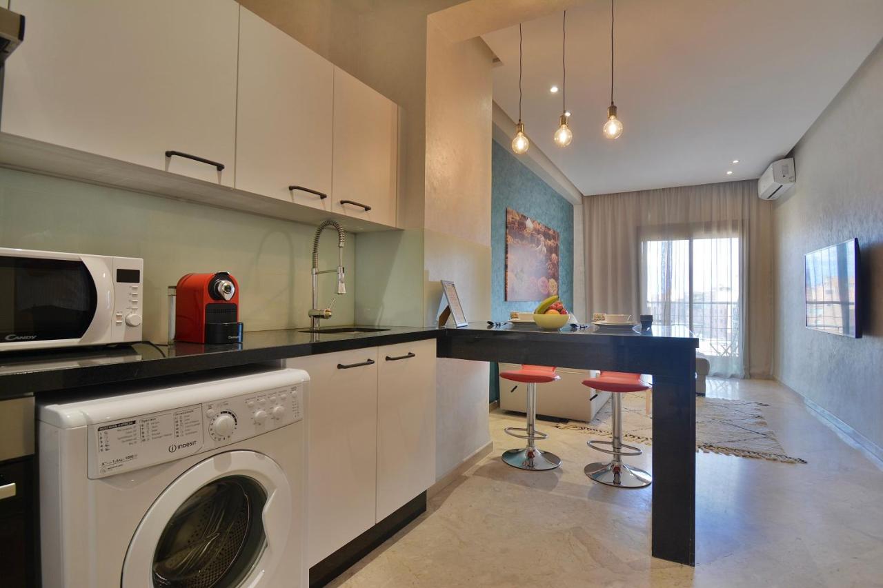 Central location-Queensize bed- Parking, AC & Iptv - 4