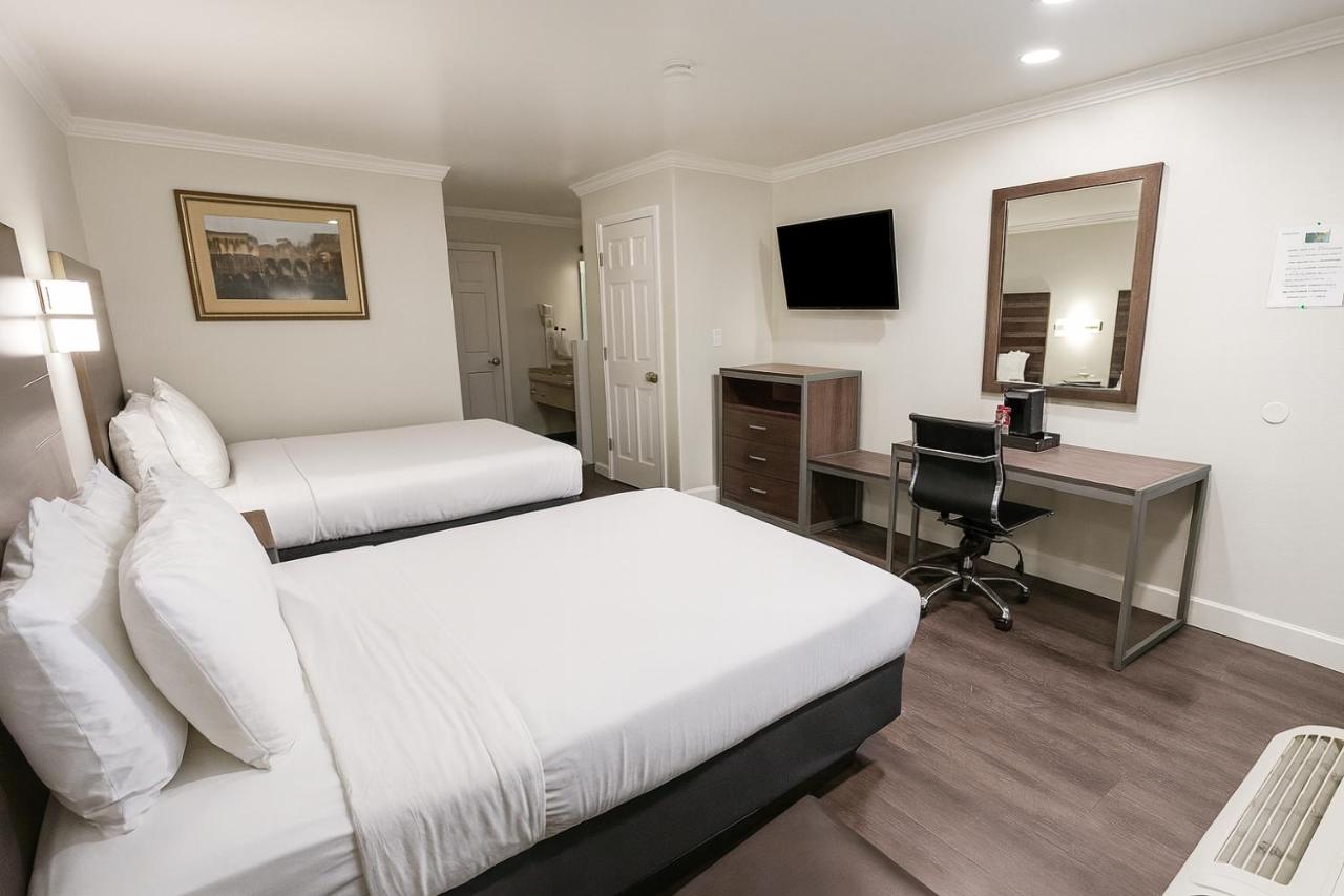 El Castell Motel — photo 12