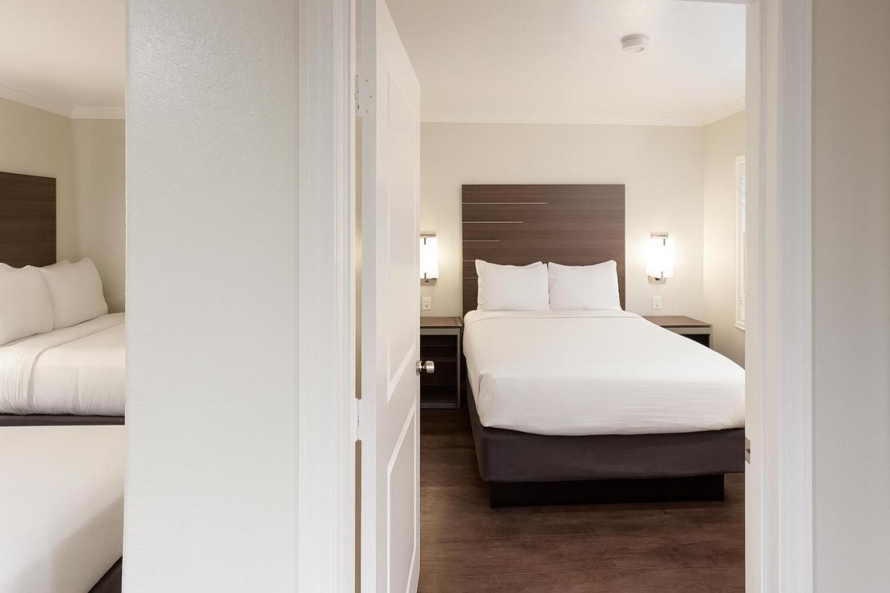 El Castell Motel — photo 15