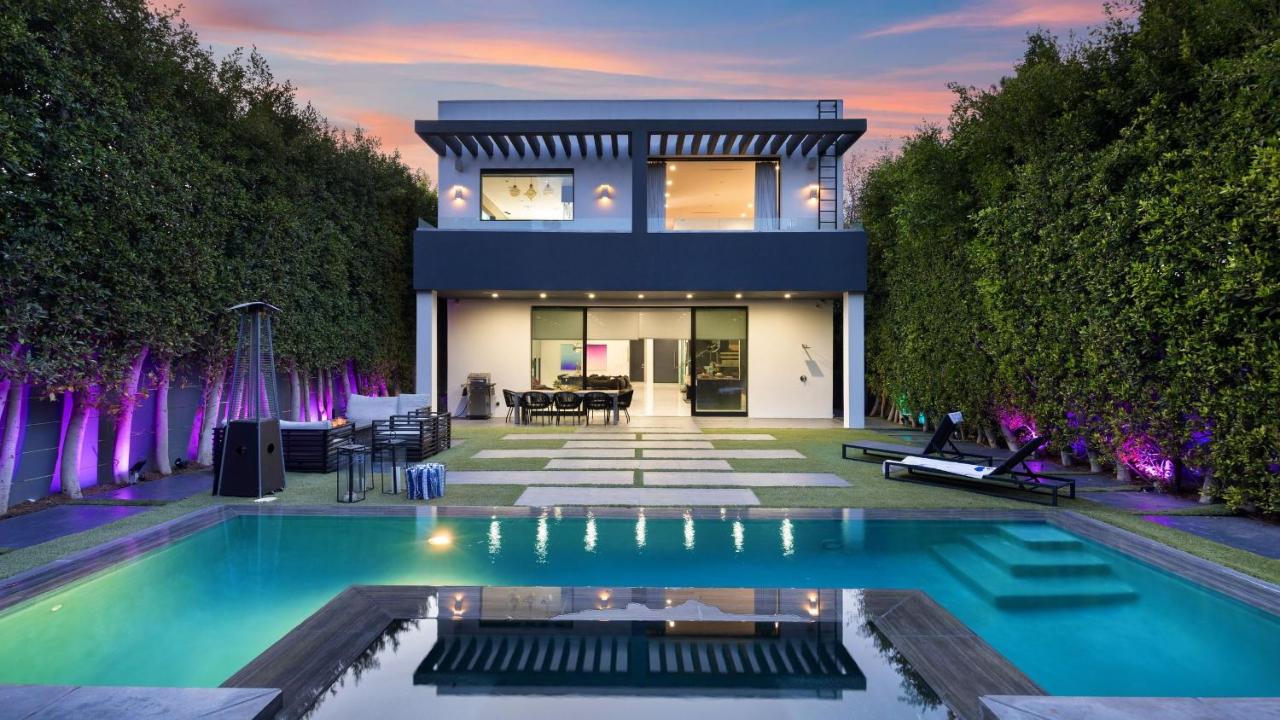 Private LA Retreat w Pool Hot Tub Fire Pit Near Melrose Ave The Martel House by AvantStay