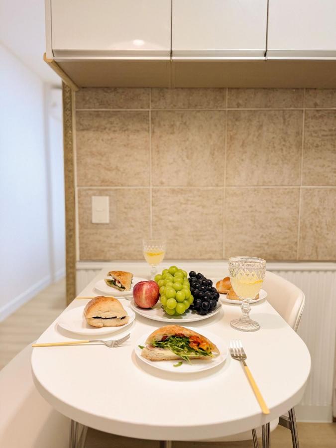 Ttukseom Station 6 minutes,Airport Bus 9 minutes,Seongsu,Seoul Forest,Myeongdong,Gwangya,Lotte World,KSPO - 4