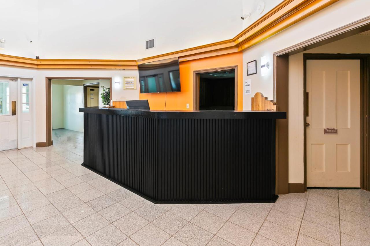 Broadway Inn Motel — photo 12