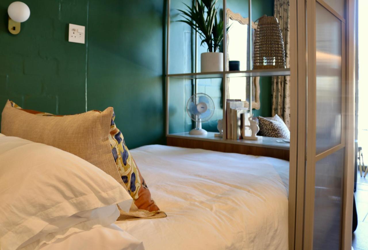 Sea Point Studio Pool & Mountain Views - 3