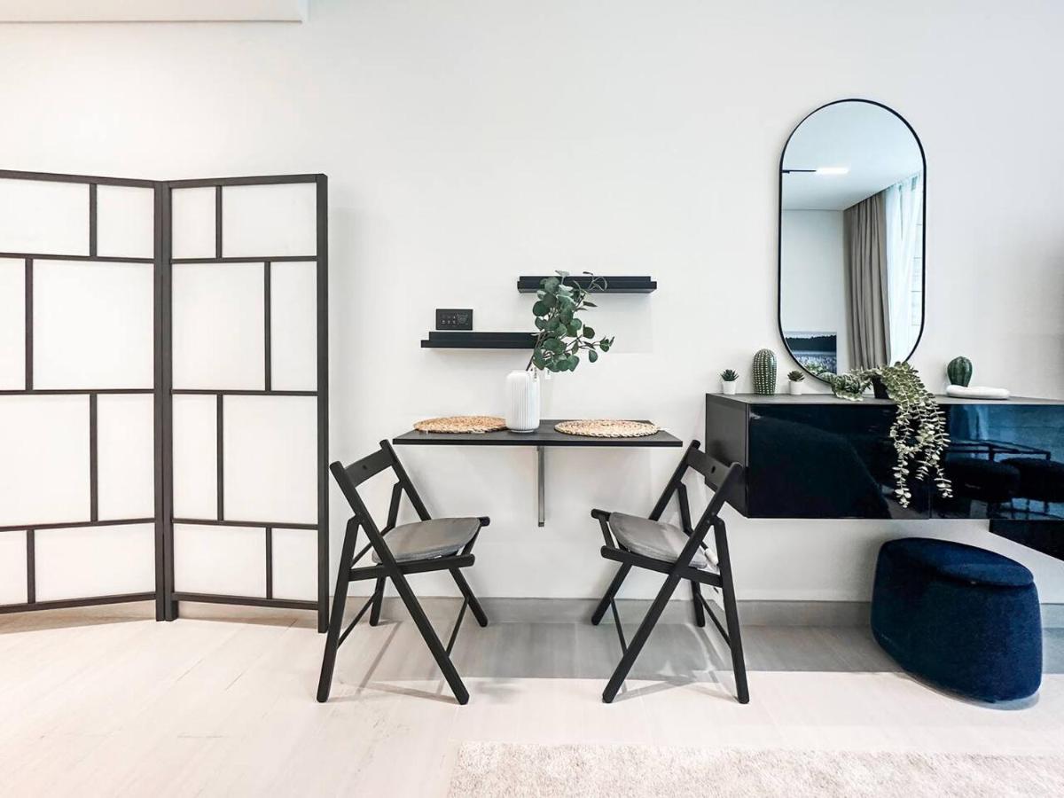 Modern Studio with Private Jacuzzi