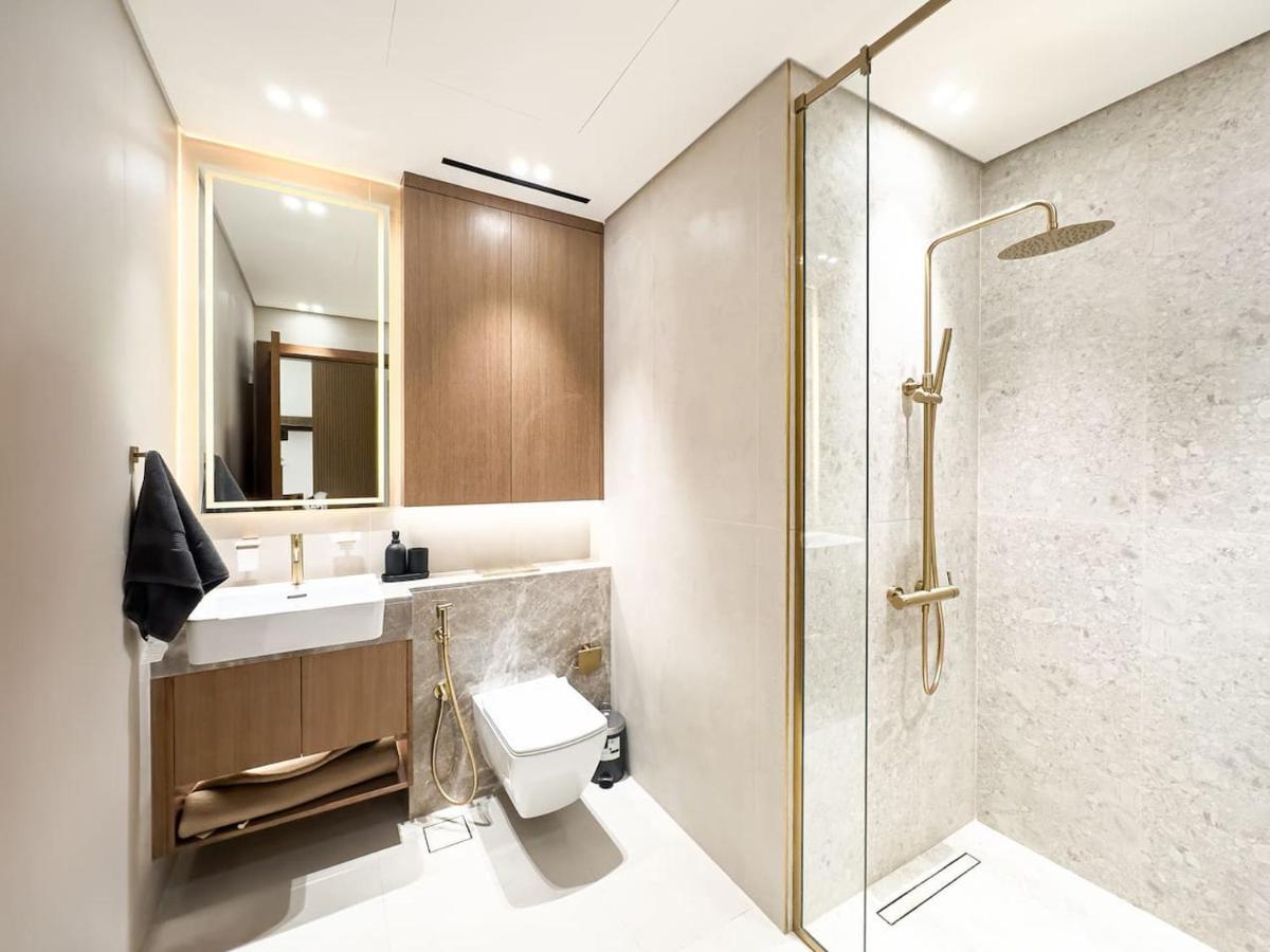 Modern Studio with Private Jacuzzi - 3