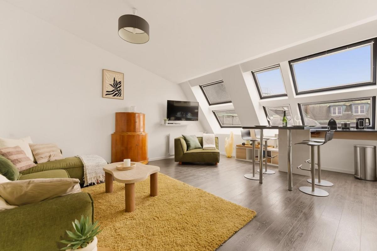 Ecrin Parisien Cosy & Chic Au pied des Champs Élysées 1 min