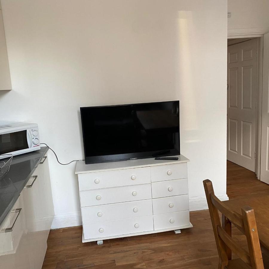 Kensington Corner Apartment - 3