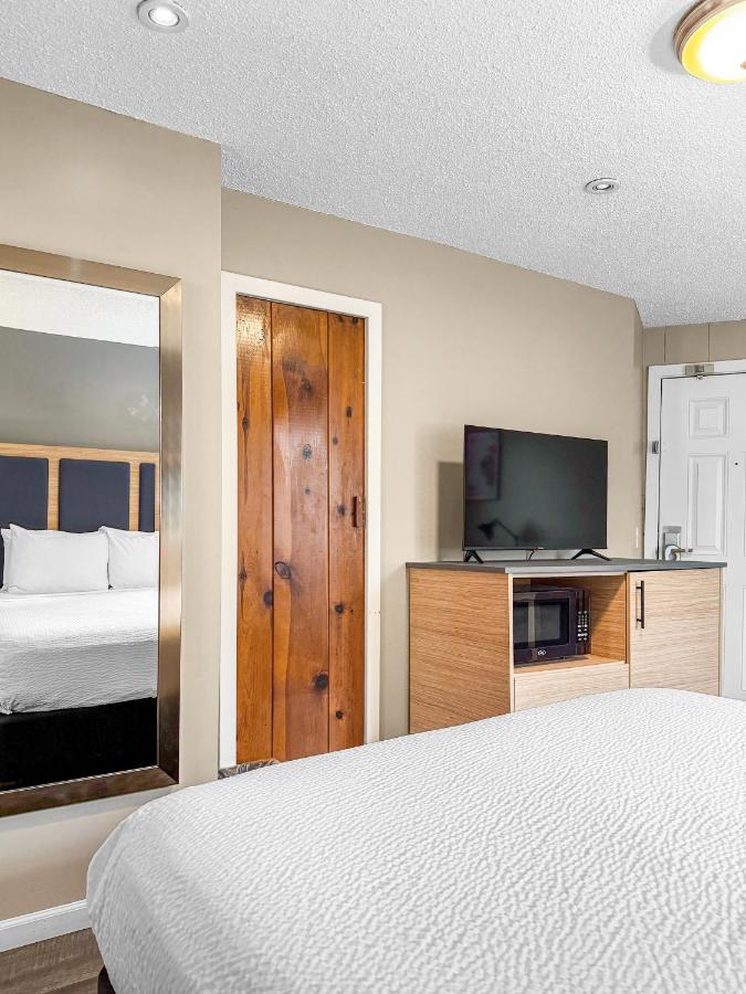 Courtesy Inn — photo 16